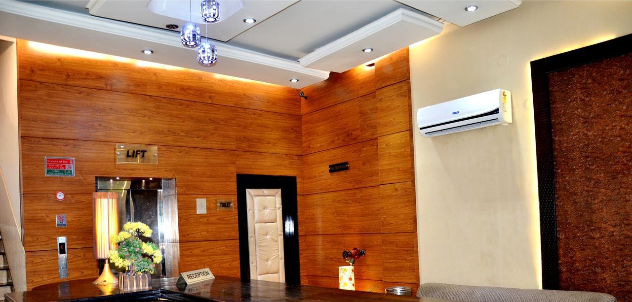 Hotel B.R. Inn Panipat Экстерьер фото
